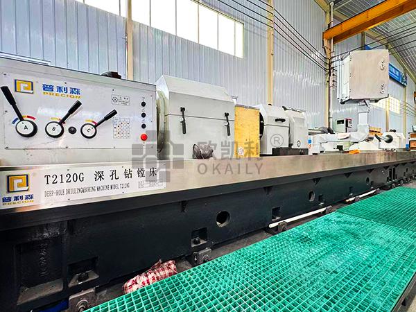 Deep hole drilling and boring machine